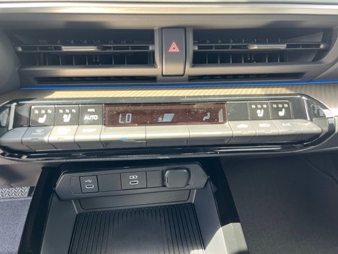 New 2026 Toyota Prius Limited FWD image 18