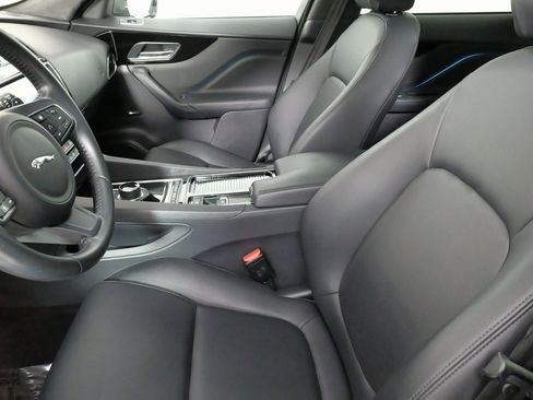 Used 2020 Jaguar F-PACE Premium image 33