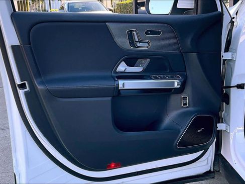 Used 2023 Mercedes-Benz EQB 300 EQB 300 w/ Pinnacle Package image 22