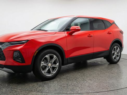 Used 2025 Chevrolet Blazer LT image 3