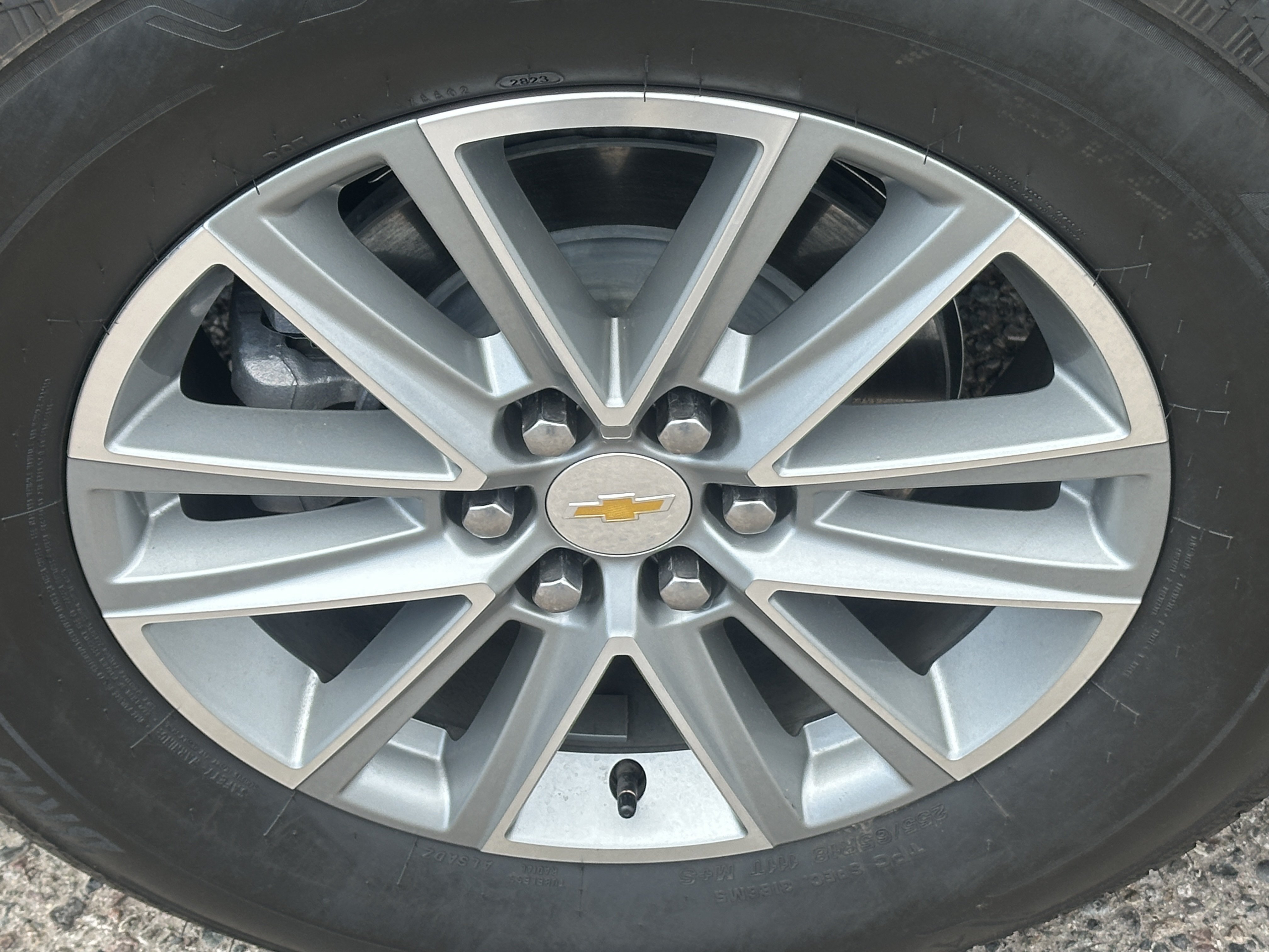 Used 2023 Chevrolet Traverse LT FWD image 8