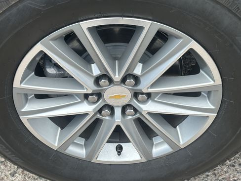 Used 2023 Chevrolet Traverse LT FWD image 8