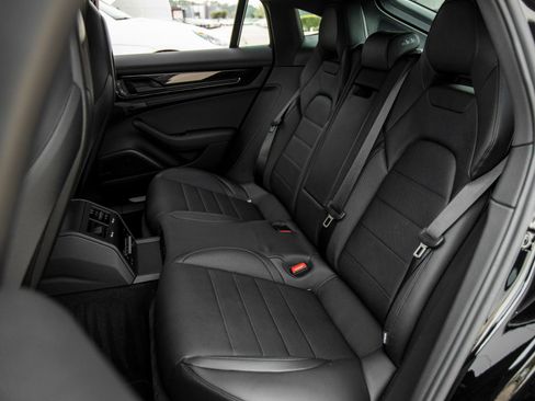 Certified 2026 Porsche Panamera RWD image 32