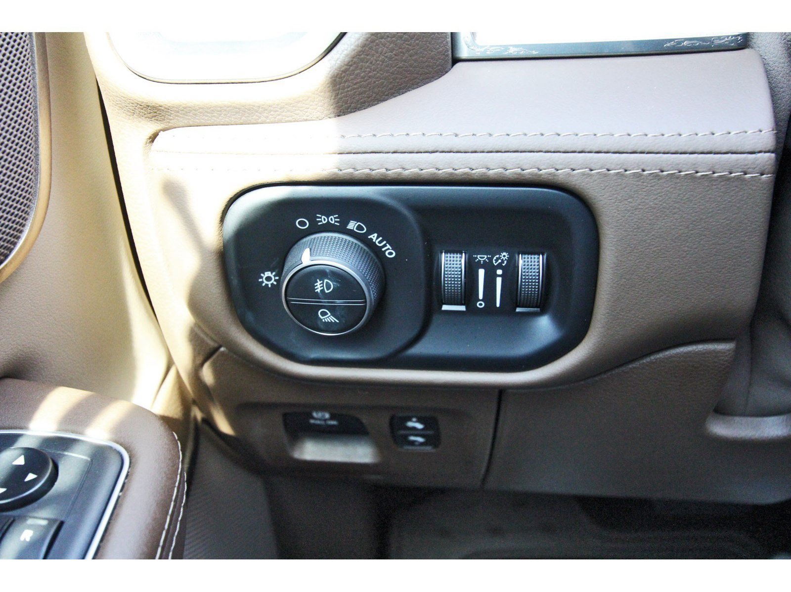 Used 2020 RAM 1500 Limited AWD/4WD image 18