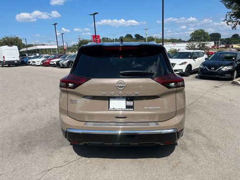 Used 2024 Nissan Rogue Platinum FWD image 5