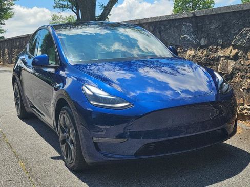 Used 2024 Tesla Model Y Long Range RWD image 12