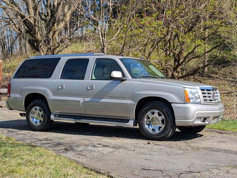 Used 2004 Cadillac Escalade ESV AWD image 9