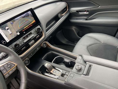 Used 2025 Toyota Grand Highlander AWD Hybrid image 26