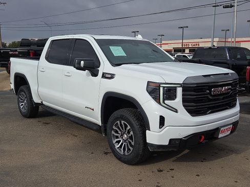 Used 2023 GMC Sierra 1500 AT4 w/ AT4 Premium Package AWD/4WD image 5