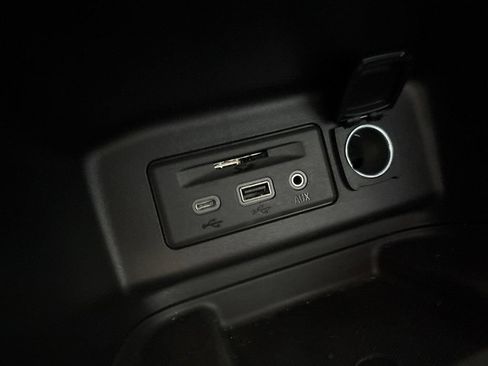 Used 2024 Chevrolet Equinox Premier FWD image 28