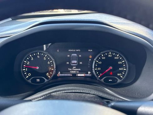 Used 2017 Jeep Renegade Trailhawk w/ Popular Equipment Group AWD/4WD image 16