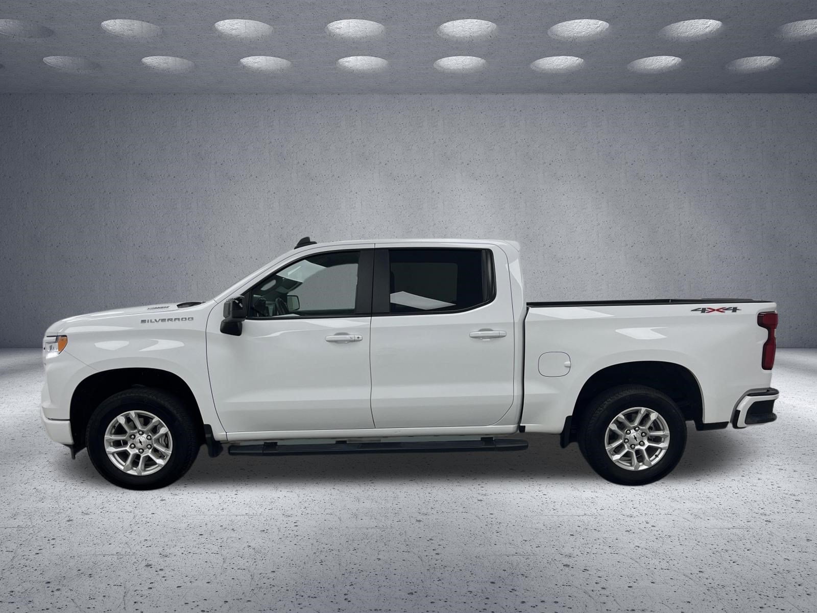 Used 2025 Chevrolet Silverado 1500 RST AWD/4WD image 2