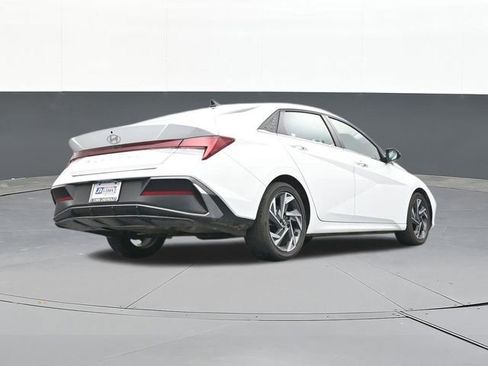 Used 2025 Hyundai Elantra SEL FWD image 52