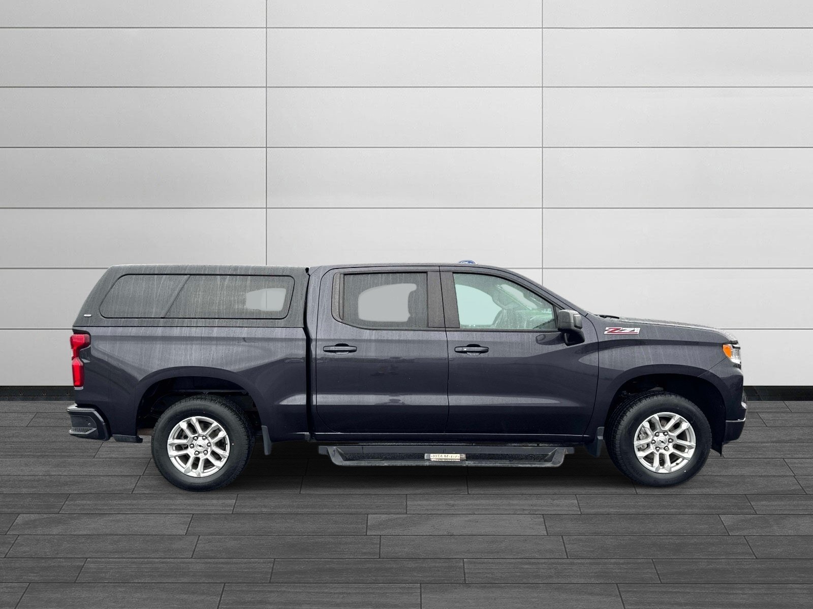 Used 2022 Chevrolet Silverado 1500 RST w/ Z71 Off-Road Package AWD/4WD image 2