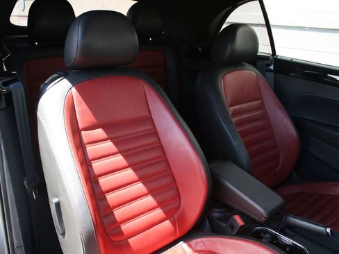 Used 2014 Volkswagen Beetle R-Line image 21