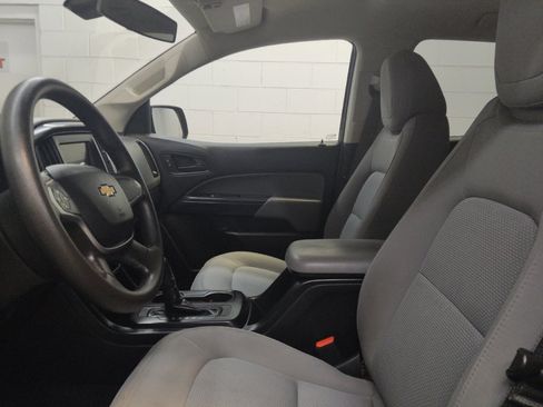 Used 2019 Chevrolet Colorado W/T w/ WT Convenience Package RWD image 17