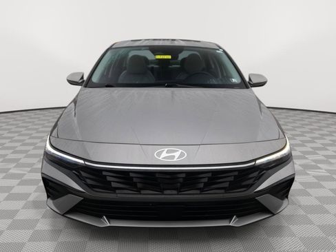 Used 2025 Hyundai Elantra Limited image 8