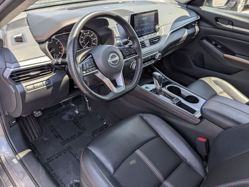 Used 2025 Nissan Altima 2.5 SR FWD image 17