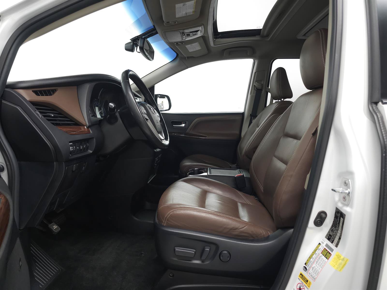 Used 2017 Toyota Sienna Limited Premium w/ Advanced Technology Package FWD image 4