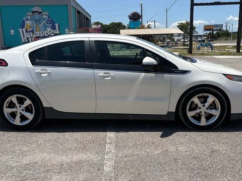 Used 2013 Chevrolet Volt Premium w/ Premium Trim Package FWD image 2