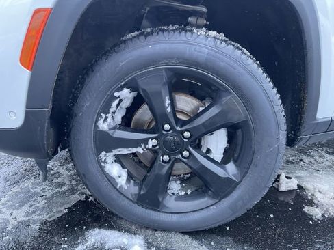 Used 2023 Jeep Grand Cherokee Limited w/ Luxury Tech Group II image 34