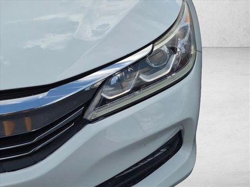 Used 2016 Honda Accord EX image 9