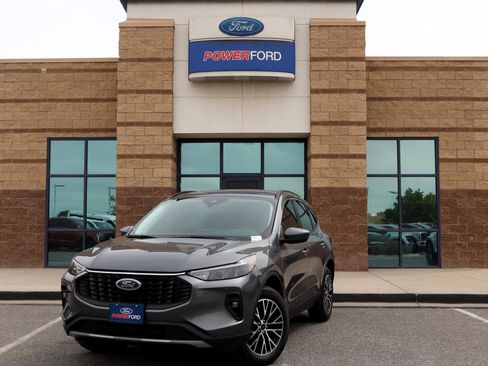 New 2024 Ford Escape SE FWD image 2
