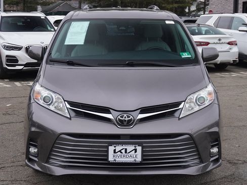Used 2018 Toyota Sienna XLE w/ XLE Navigation Package image 13