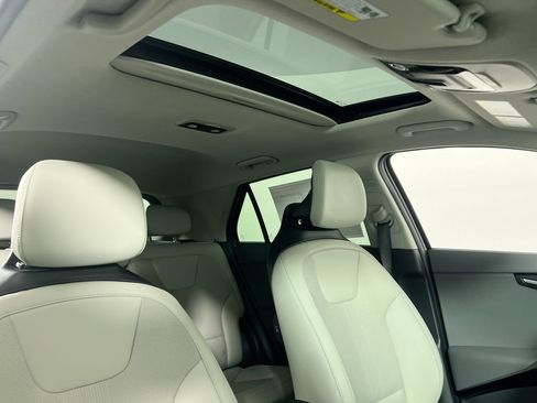 Certified 2025 Kia Niro EX Touring image 21