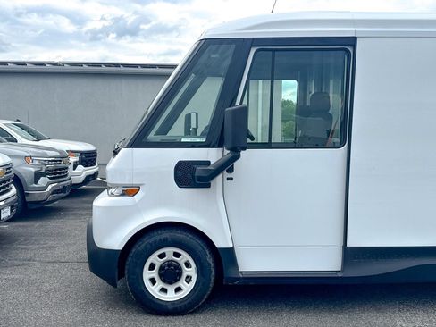 New 2026 Chevrolet Brightdrop 400 w/ Battery Pack, Max Range AWD/4WD image 9