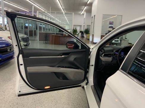 Used 2018 Toyota Camry SE image 26