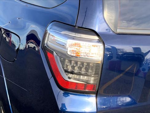 Used 2018 Toyota 4Runner SR5 image 29