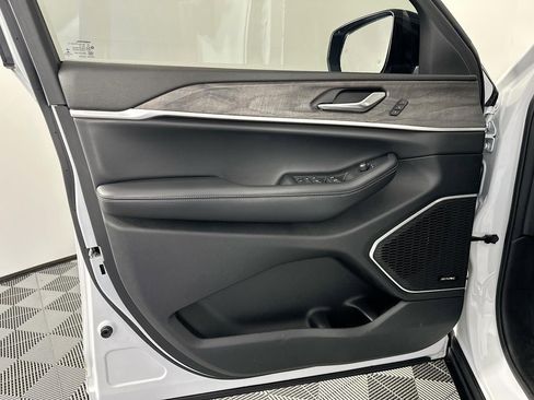 Used 2022 Jeep Grand Cherokee L Limited image 28