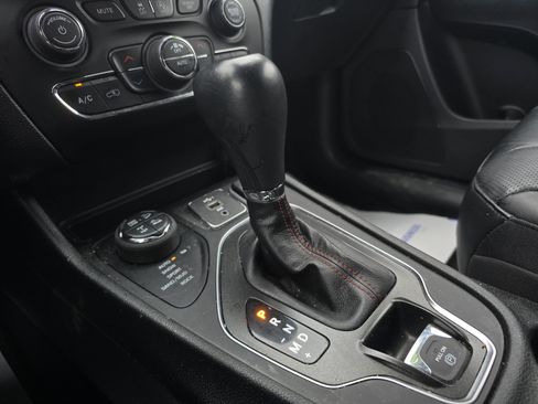 Used 2022 Jeep Cherokee Trailhawk w/ Premium Leather Package AWD/4WD image 23