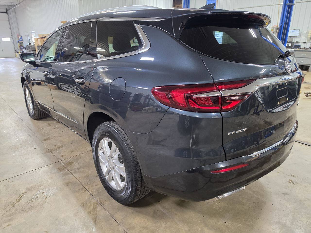 Used 2018 Buick Enclave Essence AWD/4WD image 6