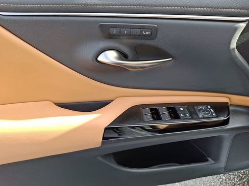 Used 2024 Lexus ES 350 w/ Premium Package image 13