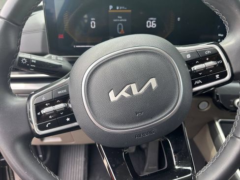 Used 2026 Kia Carnival FWD image 29