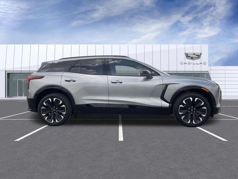 Used 2025 Chevrolet Blazer EV RS AWD/4WD image 9