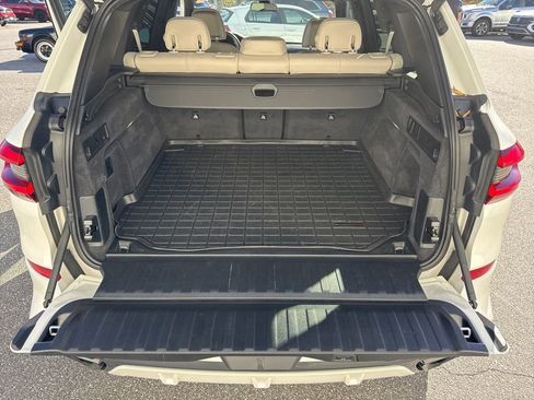 Used 2023 BMW X5 M50i image 13