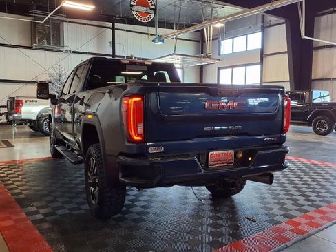 Used 2022 GMC Sierra 2500 AT4 w/ AT4 Preferred Package AWD/4WD image 4