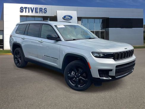 Used 2024 Jeep Grand Cherokee L Altitude RWD image 1