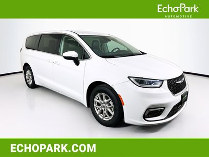 Used 2023 Chrysler Pacifica Touring-L