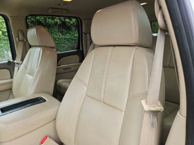 Used 2007 GMC Yukon XL SLT w/ SLT Preferred Equipment Group AWD/4WD image 24
