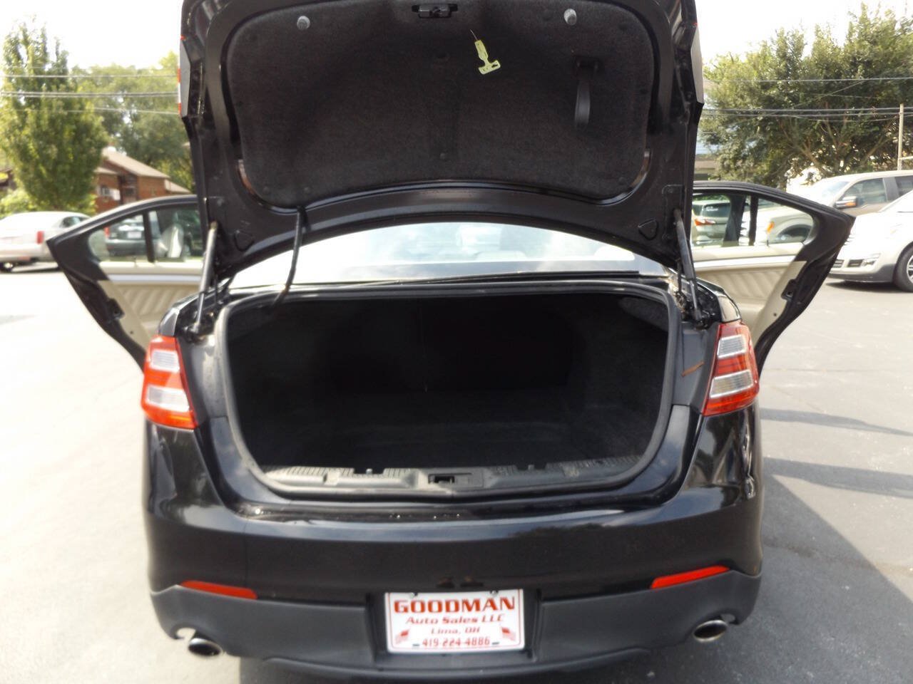 Used 2017 Ford Taurus SE FWD image 28