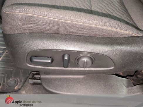 Used 2018 Chevrolet Equinox LT image 11