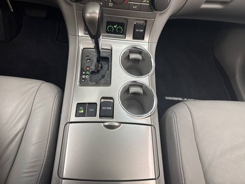 Used 2013 Toyota Highlander SE AWD/4WD image 16