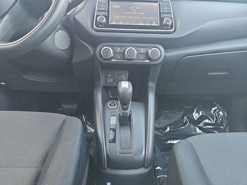 Certified 2025 Nissan Kicks Play S image 3
