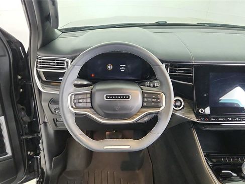 Used 2022 Jeep Wagoneer Series II image 14