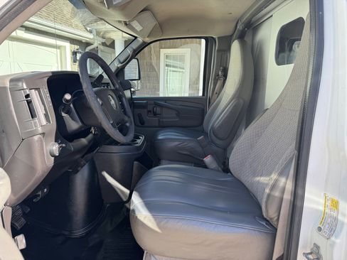 Used 2011 Chevrolet Express 3500 image 11