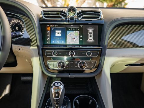Used 2025 Bentley Bentayga Atelier image 25